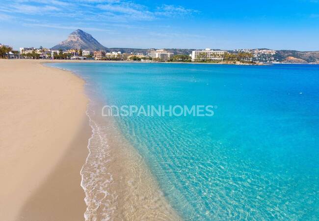Stylish Luxe Villa with Sea View in Alicante Benitachell 8