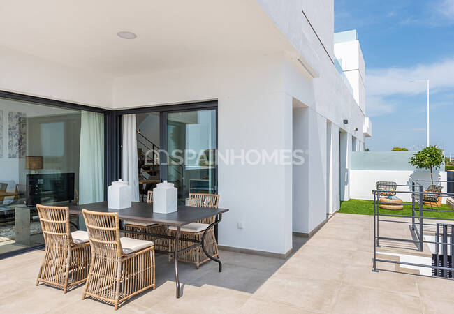 Orihuela Dolores'te Çağdaş Tasarımlı Havuzlu Villalar 5