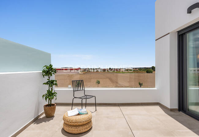 Orihuela Dolores'te Çağdaş Tasarımlı Havuzlu Villalar 9