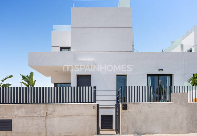 Orihuela Dolores'te Çağdaş Tasarımlı Havuzlu Villalar 1