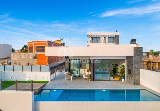 Вилла в Сьюдад-Кесада с Террасой на Крыше и Бассейном 4