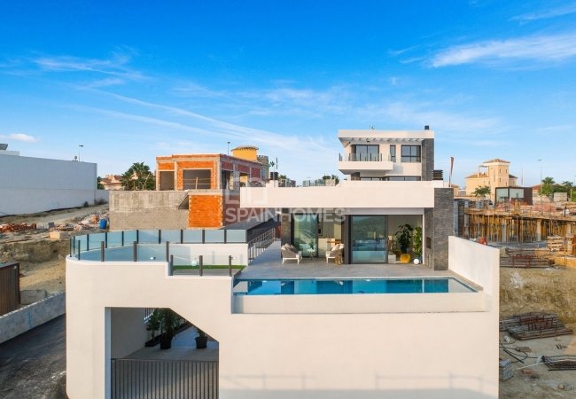 Вилла в Сьюдад-Кесада с Террасой на Крыше и Бассейном 9