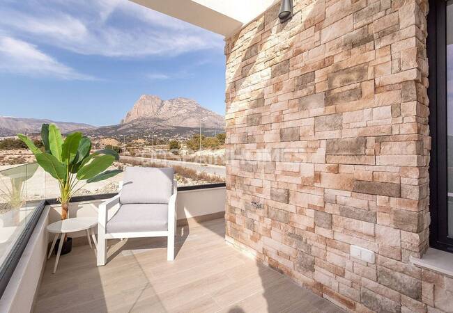 Отдельные Виллы с Просторными Интерьерами в Финестрате 25