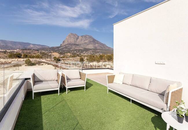 Отдельные Виллы с Просторными Интерьерами в Финестрате 26