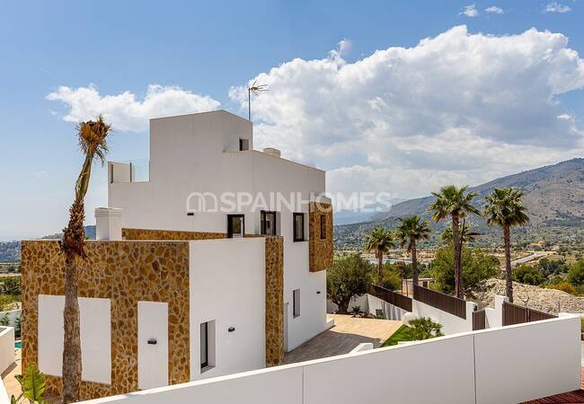 Detached Villas with Sea and Mountain Views in Costa Blanca