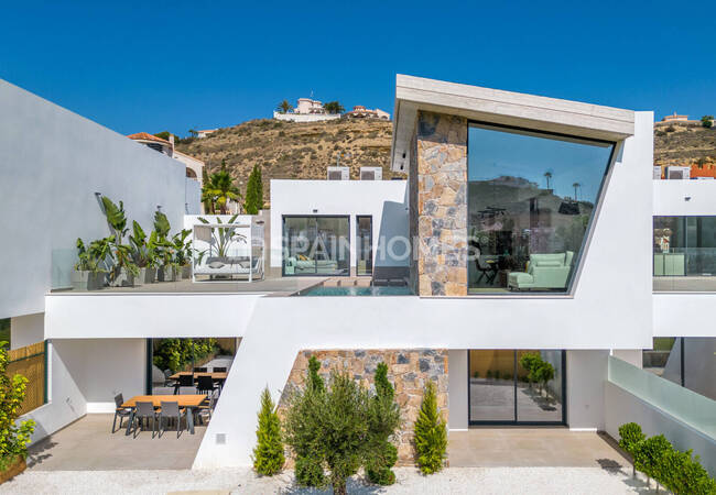 Golf Villa in Rojales for Sale with a Private Swimming Pool 2