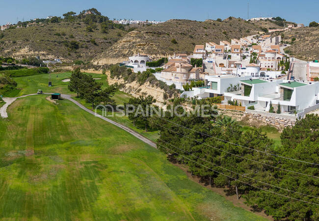 Rojales'te Golf Sahası Manzaralı Çağdaş Tasarımlı Villa 1