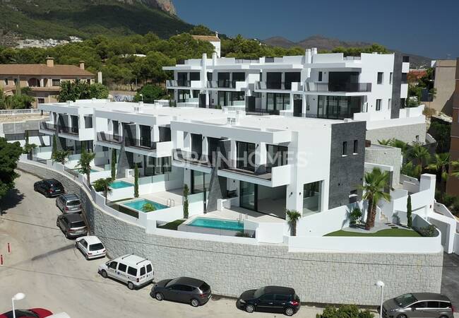 Calpe'de Modern Tasarımlı ve Merkezi Konumlu Şık Evler 5