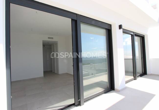 Calpe'de Modern Tasarımlı ve Merkezi Konumlu Şık Evler 14