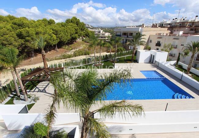 Calpe'de Modern Tasarımlı ve Merkezi Konumlu Şık Evler 15