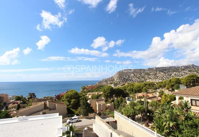 Calpe'de Modern Tasarımlı ve Merkezi Konumlu Şık Evler 17