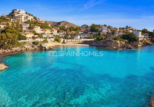 Calpe'de Modern Tasarımlı ve Merkezi Konumlu Şık Evler 19