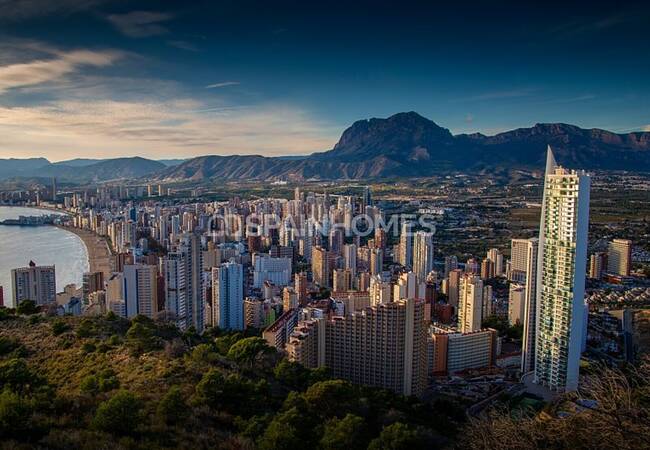 Calpe'de Modern Tasarımlı ve Merkezi Konumlu Şık Evler 20