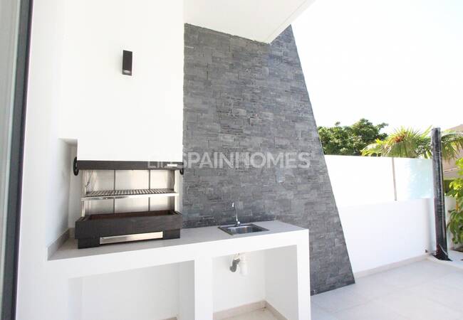 Calpe'de Modern Tasarımlı ve Merkezi Konumlu Şık Evler 11