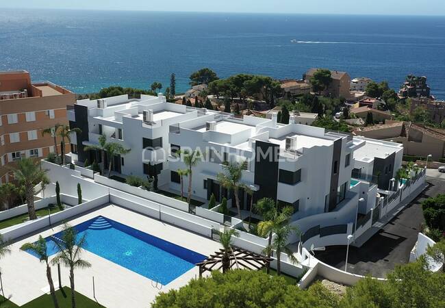 Calpe'de Modern Tasarımlı ve Merkezi Konumlu Şık Evler 3
