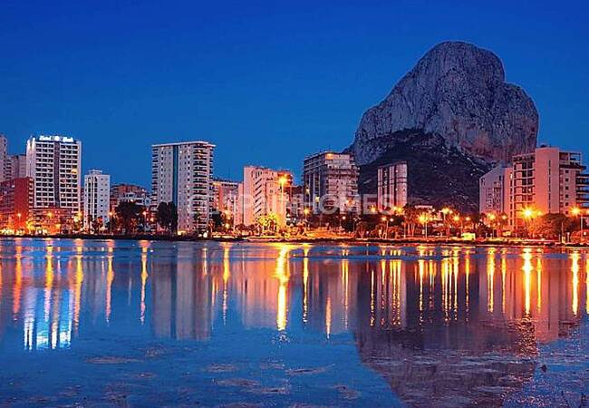 Calpe'de Ayrıcalıklı Konumda Modern Tasarımlı Lüks Villa 7