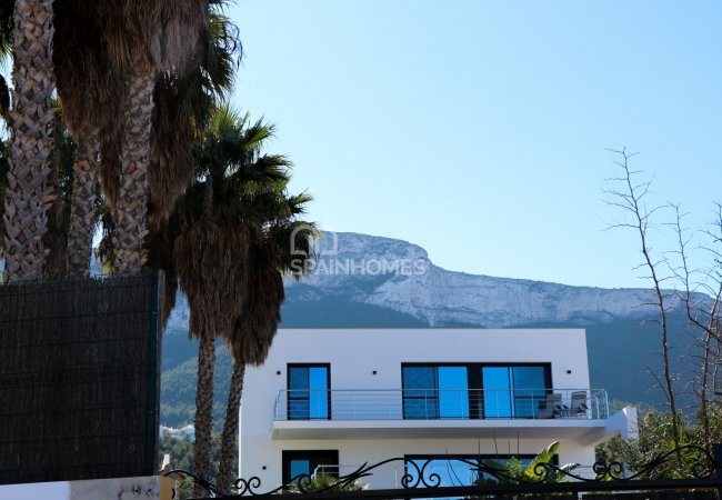 Espaciosa Villa En Ubicación Exclusiva En Denia Alicante 4