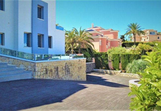 Large Sea View Villa with Luxe Features in Alicante, Costa Blanca 3