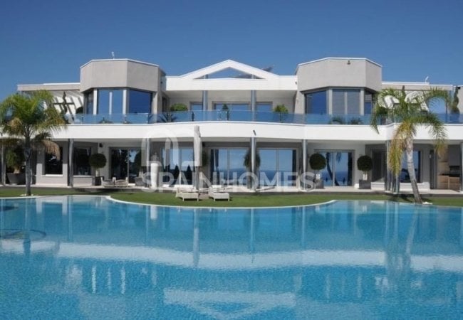 Large Sea View Villa with Luxe Features in Alicante, Costa Blanca 10