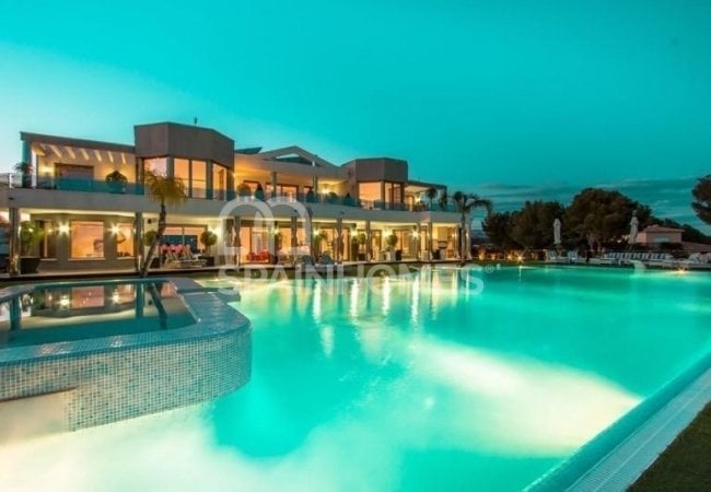 Large Sea View Villa with Luxe Features in Alicante, Costa Blanca 12