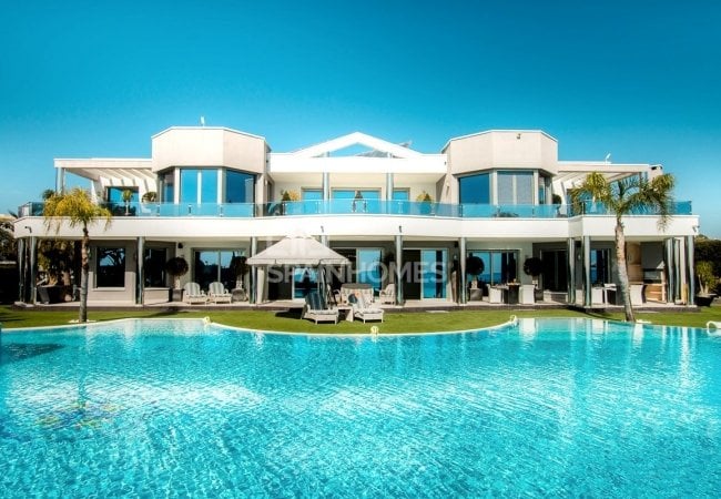 Large Sea View Villa with Luxe Features in Alicante, Costa Blanca 1