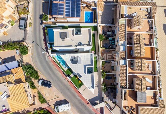 Шикарный Дом в Пешей Доступности от Пляжа на Коста-Бланке 2