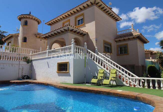 La Zenia İspanya'da İndirimli Satılık 4+2 Müstakil Villa