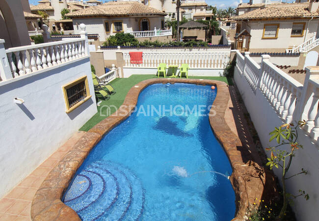 La Zenia İspanya'da İndirimli Satılık 4+2 Müstakil Villa 3