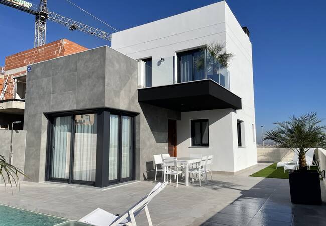 Spacious Villas with Private Pool in Torrevieja Alicante