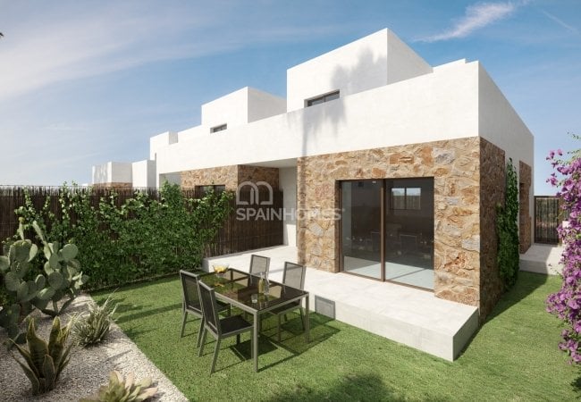 Stylish Semi-detached House in a Popular Area of Villamartin 2