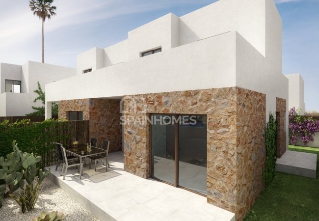 Stylish Semi-detached House in a Popular Area of Villamartin 4