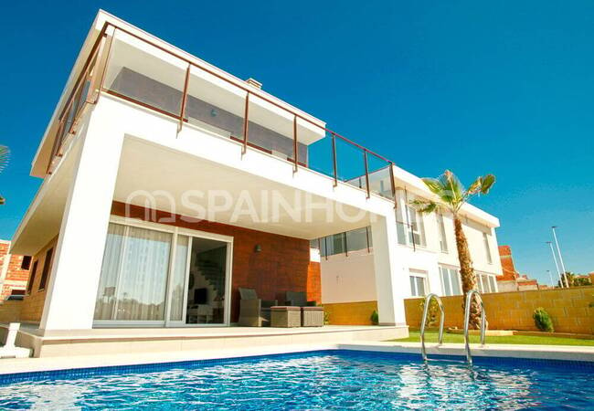 Bien Ubicadas Villas En Santa Pola En Venta En La Costa Blanca