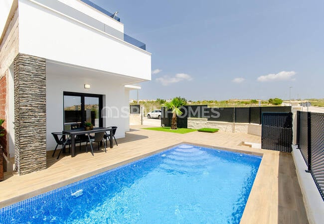 Spacious Detached Villa with Private Pool in Bigastro, Orihuela 4