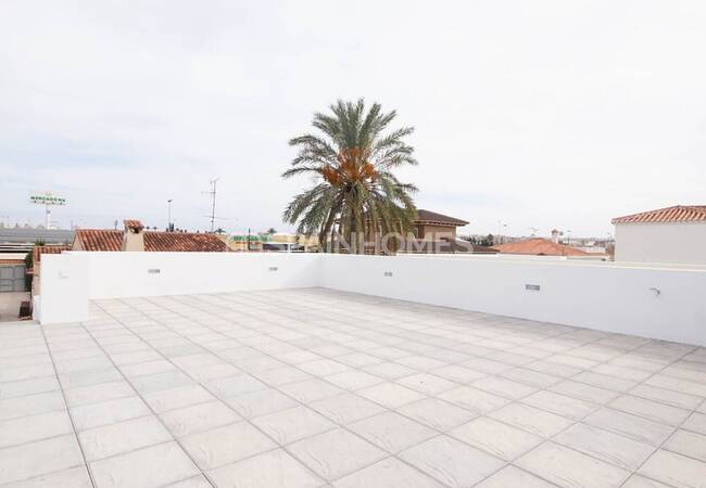 Spacious Villas on a Large Plot with Pool in Torrevieja 11
