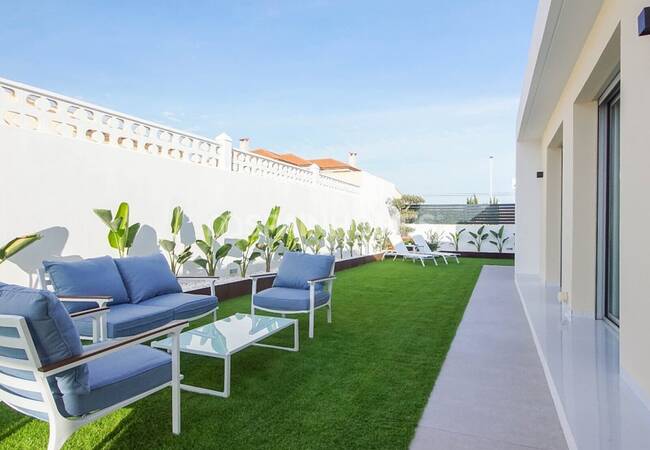 Spacious Villas on a Large Plot with Pool in Torrevieja 3