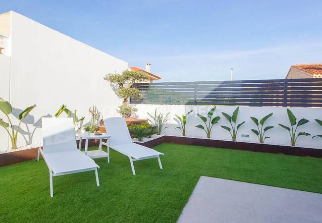 Spacious Villas on a Large Plot with Pool in Torrevieja 5
