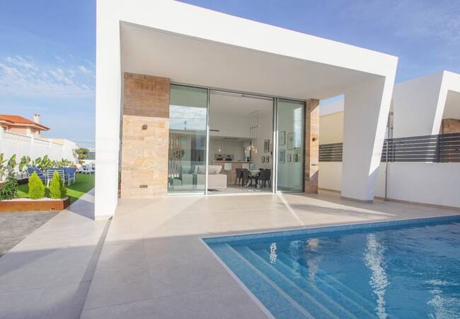 Spacious Villas on a Large Plot with Pool in Torrevieja