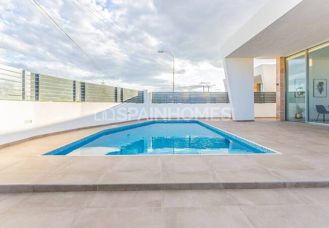 Villas with Private Pool and High Quality Finishes in Torrevieja 1