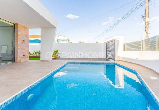 Villas with Private Pool and High Quality Finishes in Torrevieja 2