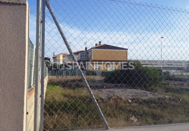 Torrevieja'da Günlük Olanaklara Yürüme Mesafesinde Satılık Arsa 3