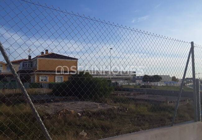 Torrevieja'da Günlük Olanaklara Yürüme Mesafesinde Satılık Arsa 5