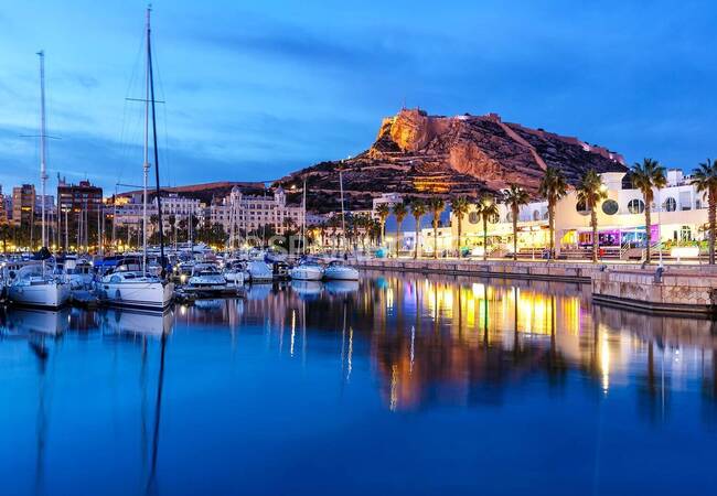 Alicante Şehir Merkezinde Deniz Manzaralı Şık Daireler 13