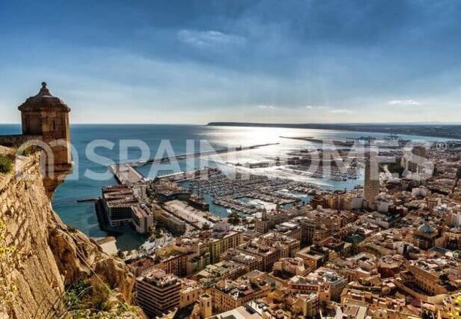 Alicante Şehir Merkezinde Deniz Manzaralı Şık Daireler 12