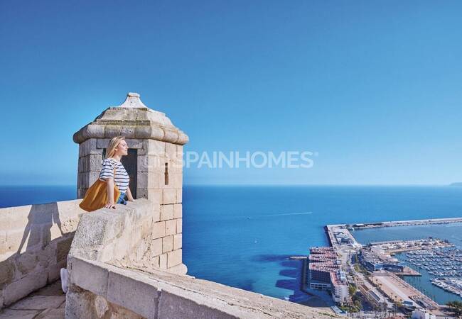 Alicante Şehir Merkezinde Deniz Manzaralı Şık Daireler 9