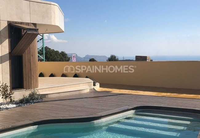 Villa with Private Pool and Garden in Polop Alicante