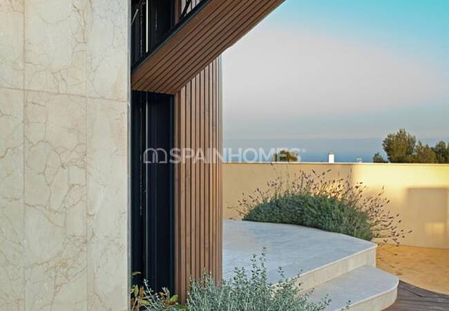 Villa with Private Pool and Garden in Polop Alicante 4