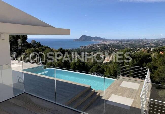 Exclusive Home with Sea Views Close to the Beach in Altea