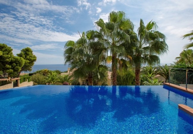 Luxury Villa Near the Beach and Golf Courses in Moraira