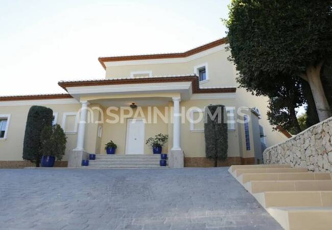 Alicante Benissa'da Golf Sahasına Yakın Deniz Manzaralı Villa 2