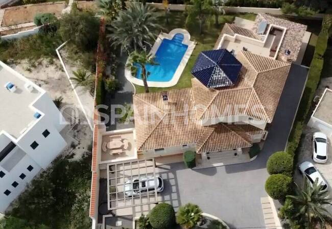 Alicante Benissa'da Golf Sahasına Yakın Deniz Manzaralı Villa 3